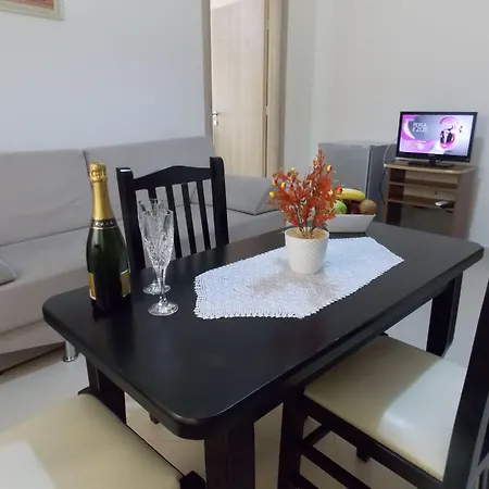 Relax Apts 아파트 *